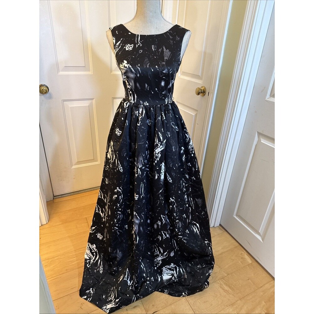GORGEOUS GOWN Venus Black And White Sleeveless Dress Womens Size 2